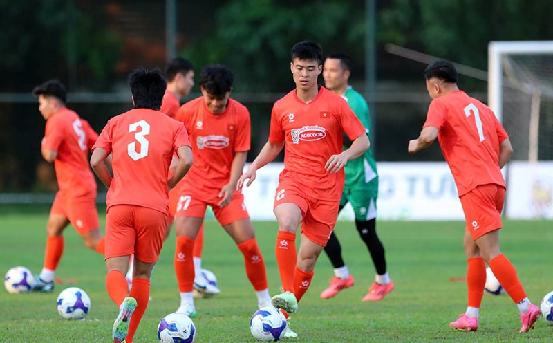 The Vietnamese team needs a favorable result against Malaysia. Photo: Minh Dan
