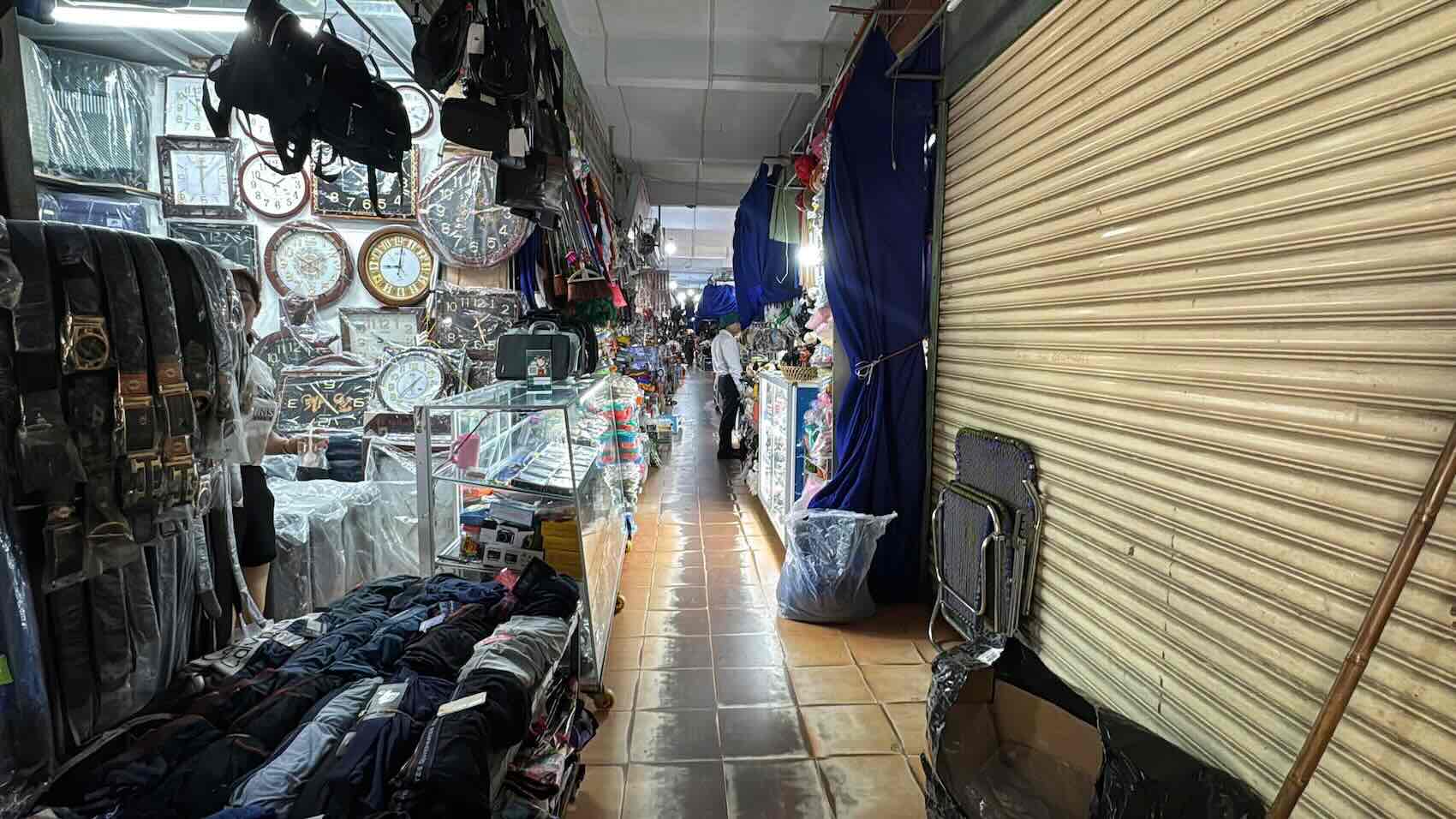 Many traders at Dong Hoi market are doing business at a low level. Photo: Cong Sang