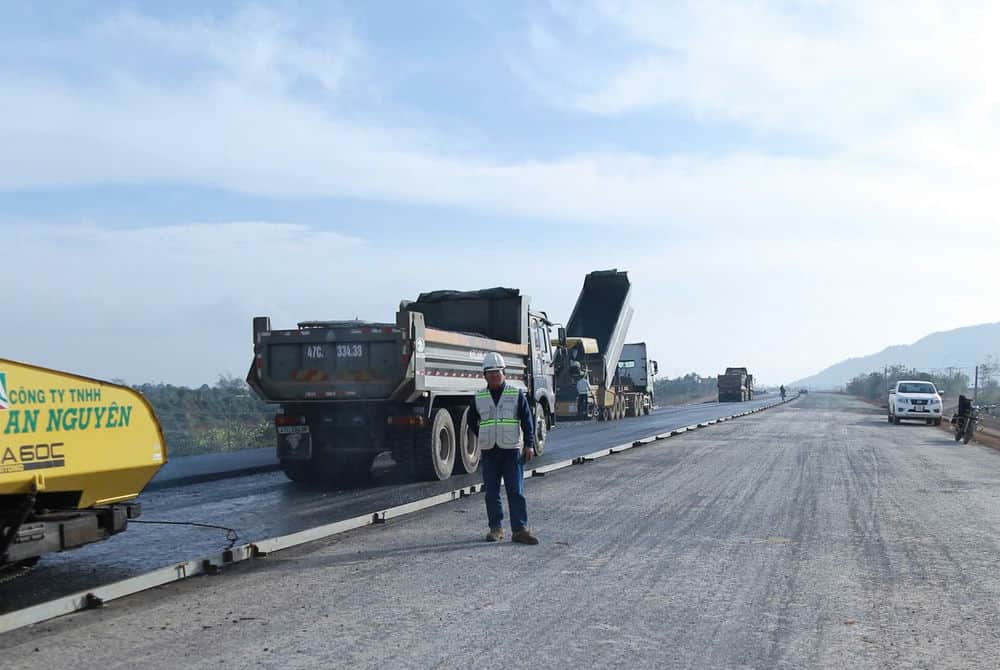 Un parrafo en construccion del proyecto Khanh Hoa - Buon Ma Thuot Highway. Foto: Phan Tuan