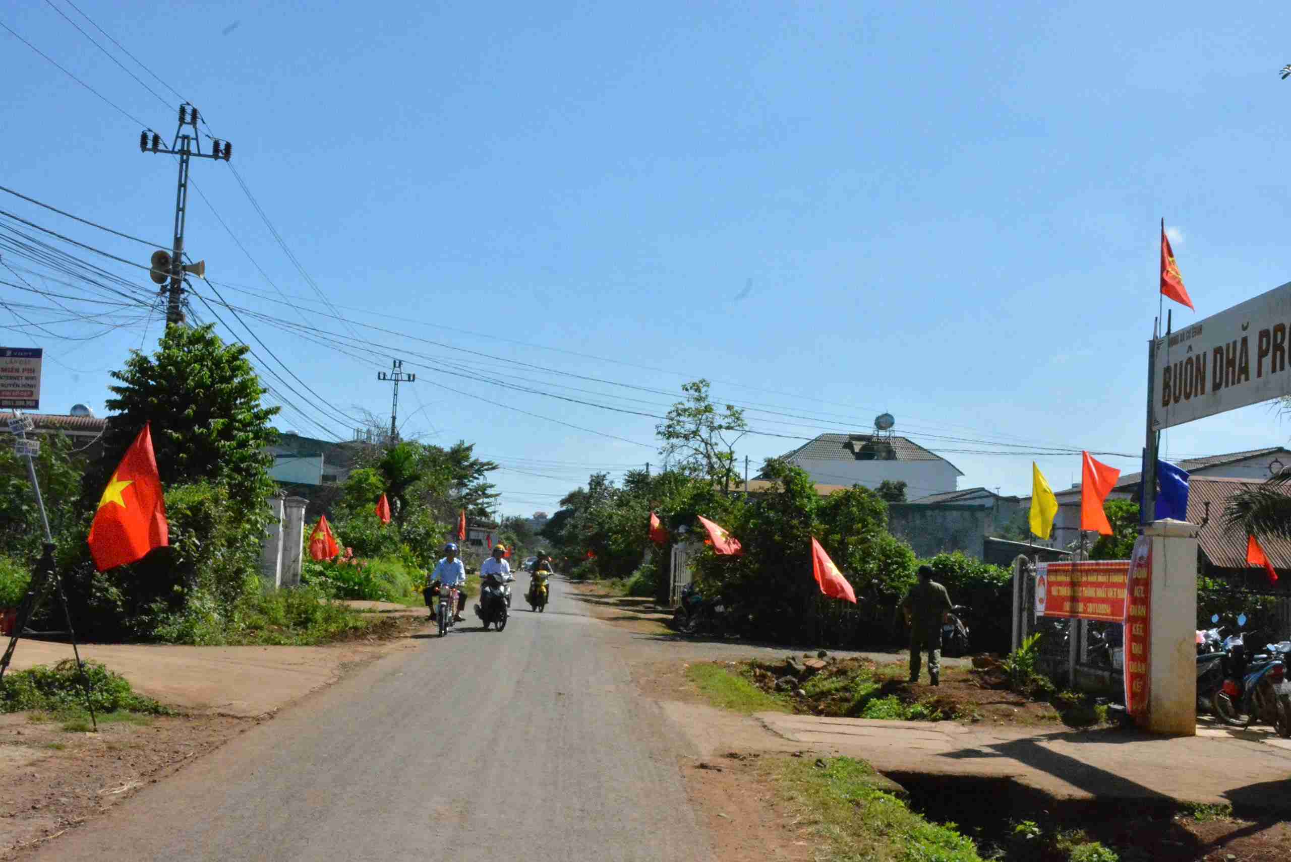 Duong sa nhieu thon, buon o thanh pho duoc dau tu, nang cap. Anh: Long Du