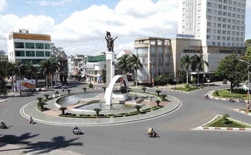 Dak Lak province is urgently completing the work of arranging key personnel in communes and wards after arranging administrative units. Photo: Bao Trung