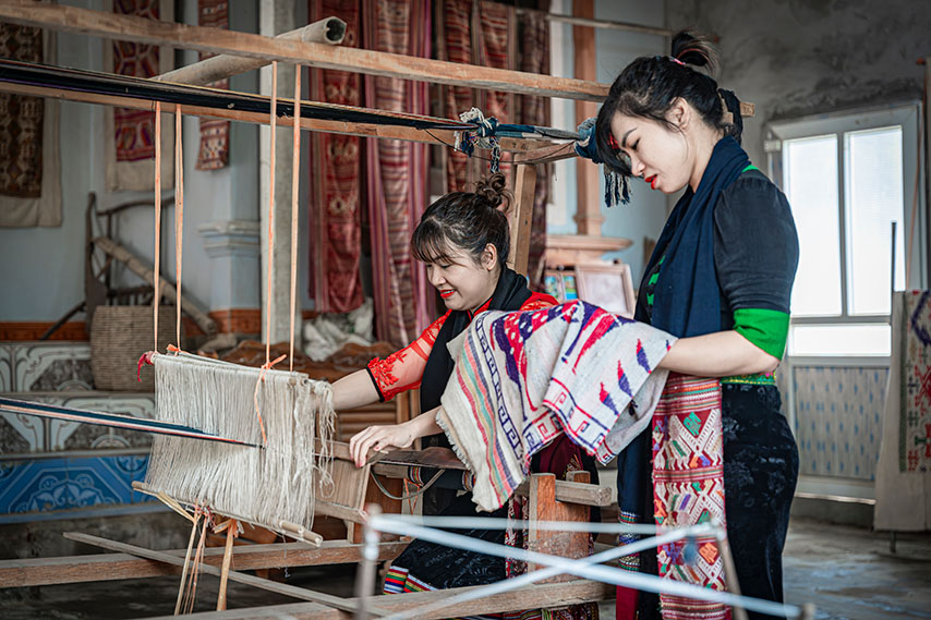 El tejido de brocado tailandes en nghe an esta incluido en la lista de patrimonio cultural intangible nacional. Foto: Pham Thong