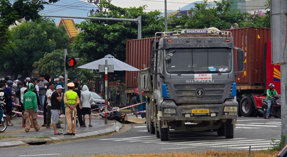 Los accidentes de trafico entre camiones Ben y motos causaron una muerte en Da Nang. Foto: d.C