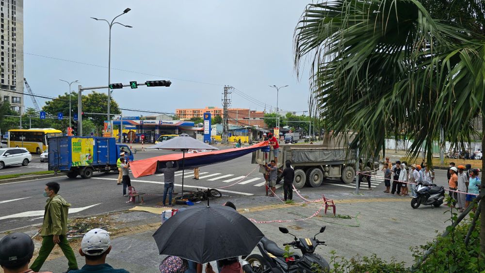 Hien truong vu tai nan giao thong lam 1 nguoi tu vong tai Da Nang. Anh: D.C