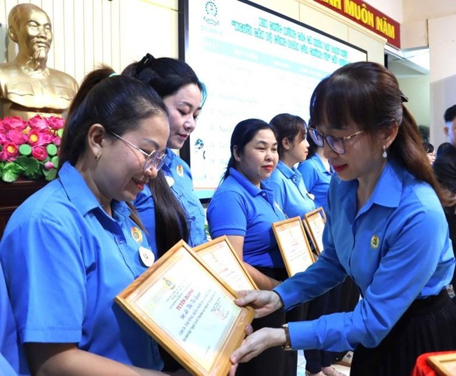 Tuyên dương 73 gương Người cán bộ công đoàn của chúng tôi