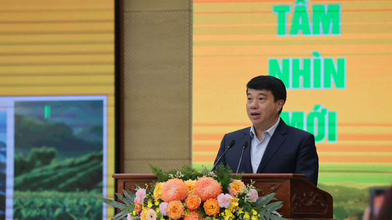 Sr. Y Thanh Ha ni Knu - Miembro del Comite Central del Partido, Secretario del Comite del Partido Provincial de Lam Dong, hablo en el seminario. Foto: Nguyen Nghia