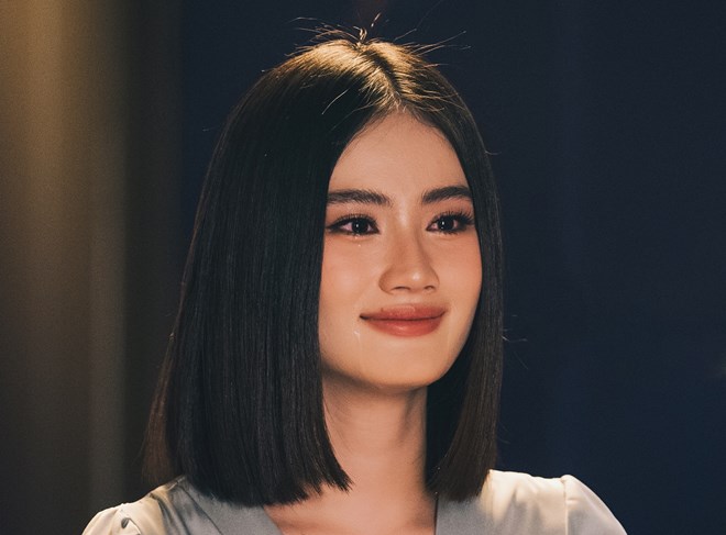 Y Nhi dang clip xin loi vi nhung phat ngon chua chin chan. Anh: Sen Vang