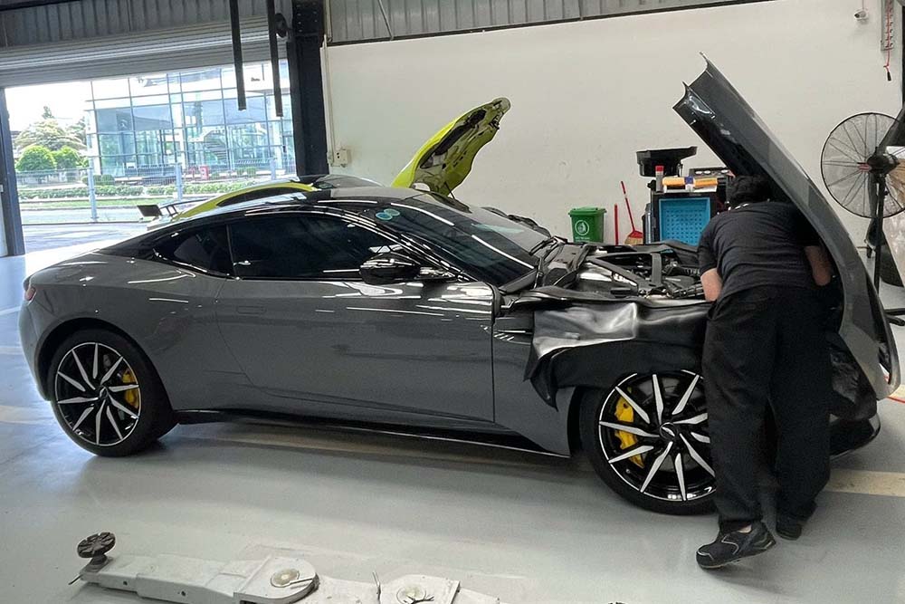 Aston Martin DB11 V8 cuesta mas de 22 millones de VND para mantenimiento a 8,000 km. Foto: Hoang Anh Tuan