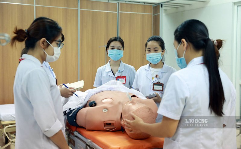 The National University of Medicine and Pharmacy - Hanoi National University has begun admission for groups with English subjects. Photo: Hai Nguyen
