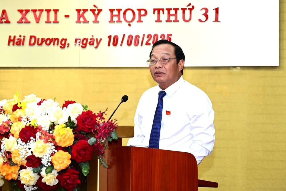 Ong Le Van Hieu - Pho Bi thu Thuong truc Tinh uy, Chu tich HDND tinh, Truong Doan Dai bieu Quoc hoi tinh phat bieu khai mac ky hop. Anh: Cong TTDT tinh Hai Duong  