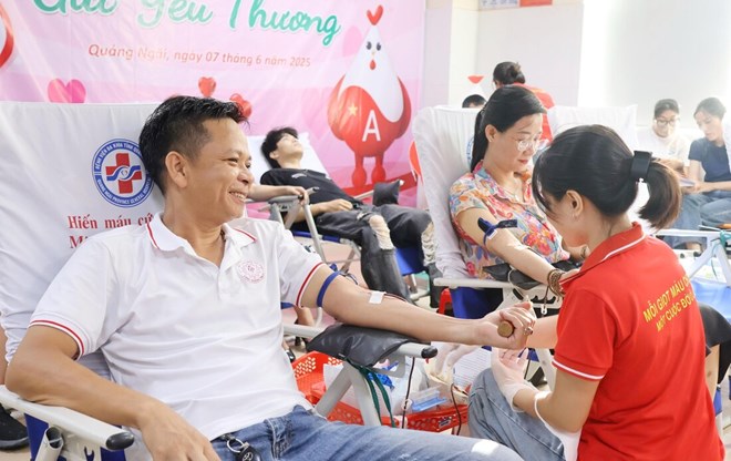 300 đoàn viên công đoàn ở Quảng Ngãi tham gia hiến máu tình nguyện
