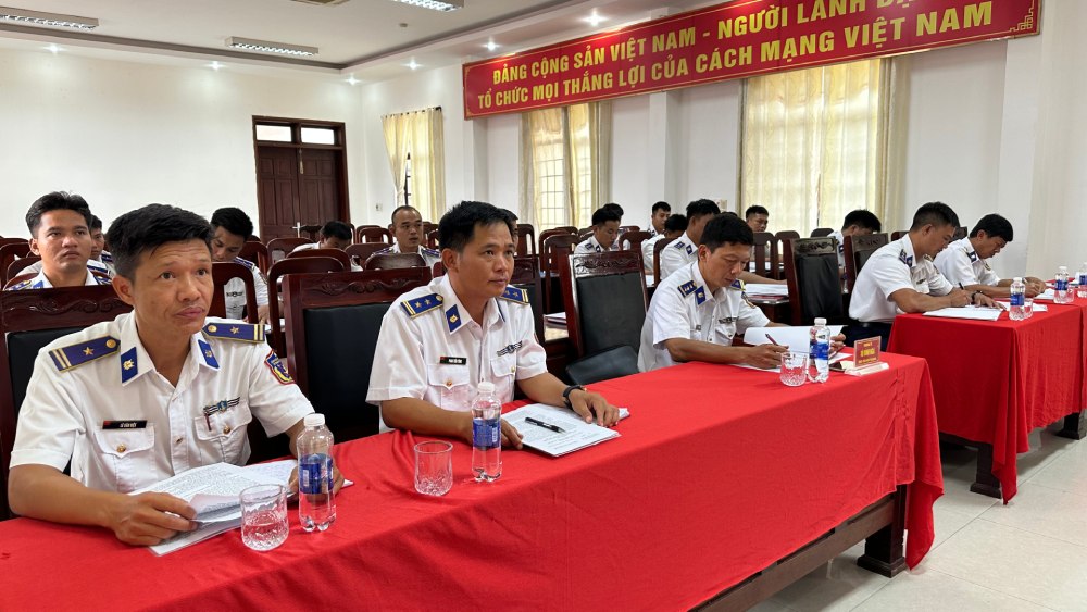 Hải đội 422 nắm chắc tình hình trên biển, kịp thời tham mưu cho cấp trên xử lý kịp thời các tình huống trên biển, không để bị động, bất ngờ. Ảnh: Tiến Tùng