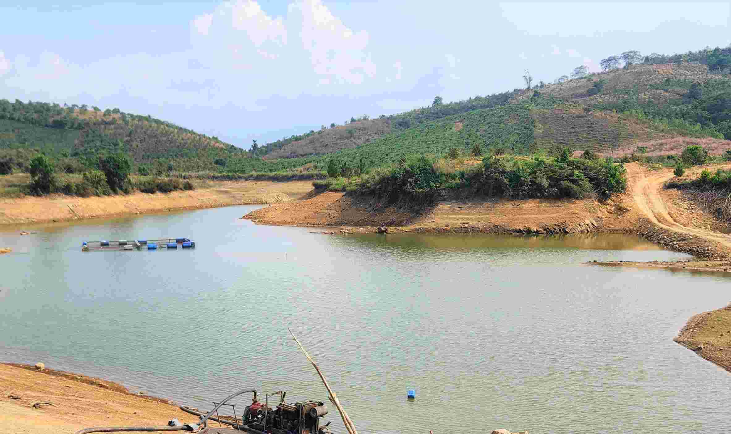 Khu vực hồ thủy lợi khiến 2 người đàn ông vừa bị đuối nước, tử vong. Ảnh: Lam Hồng