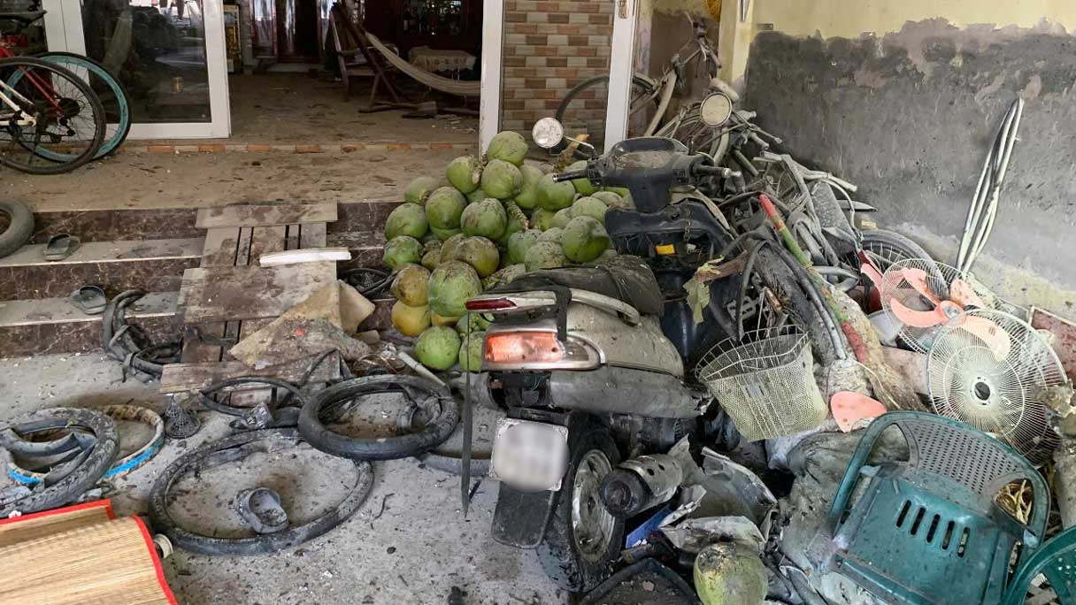 La escena de la explosion en el propietario de un taller de reparaciones de automoviles en BAC Lieu