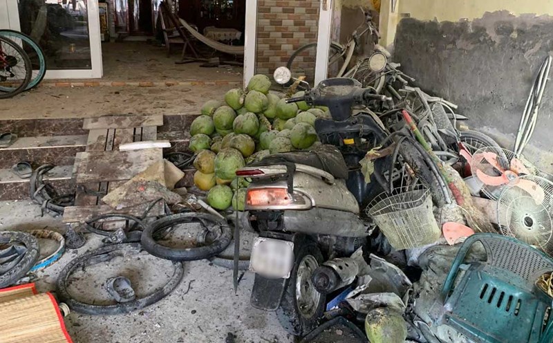 Scene of the explosion at a car repair shop owner in Bac Lieu