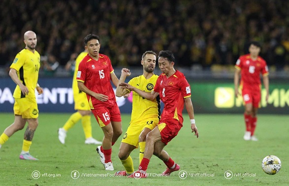 Nhung sai lam dang tiec dan toi nhung ban thua cung anh huong toi tinh than va loi choi cua tuyen Viet Nam. Anh: VFF
