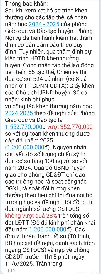 Tin nhan chi dao cac truong phai cat giam so luong giao vien dat danh hieu chien si thi dua co so. Anh: Ngoc Anh