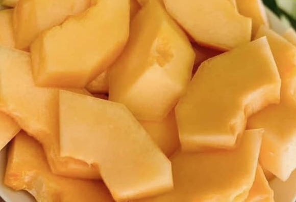 yellow melon is said to be good for the liver but needs to be eaten properly to be effective. Photo: Ha Anh