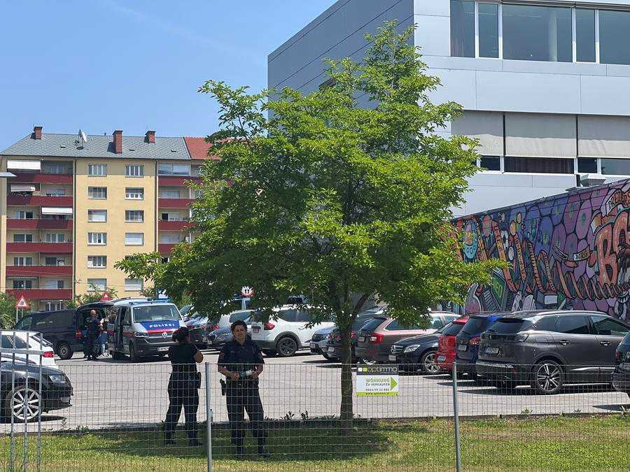 La policia patrulla la escena del tiroteo en la escuela en Graz, Austria, el 10.6.2025. Foto: Xinhua