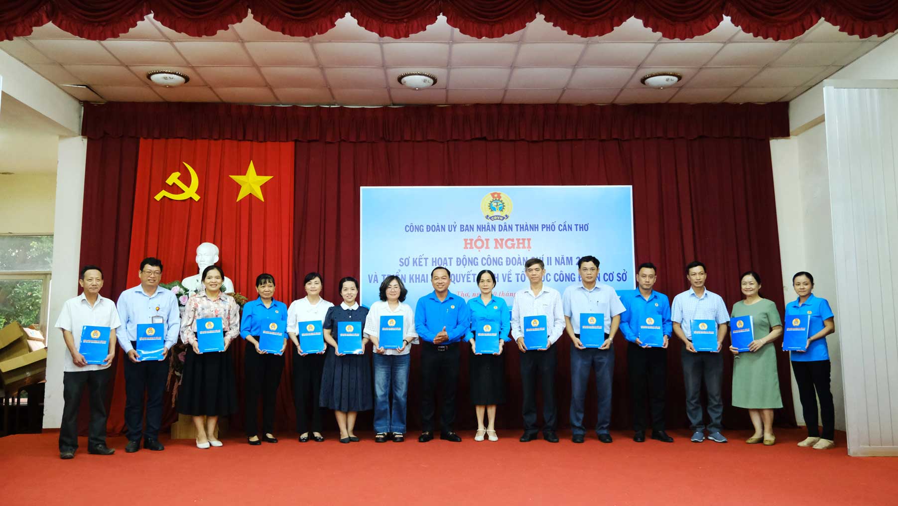 Trao quyet dinh chuyen giao cho cac CDCS