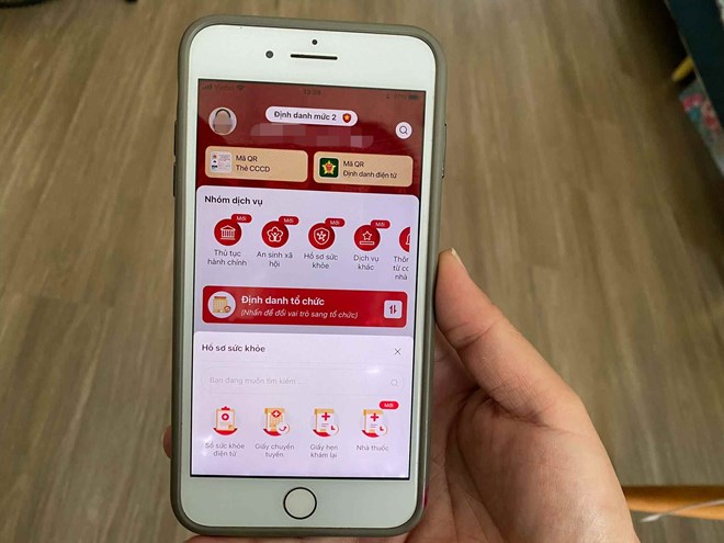 The Hai Duong Department of Health calls on people to use VNeID in medical examination and treatment. Photo: Duc Van