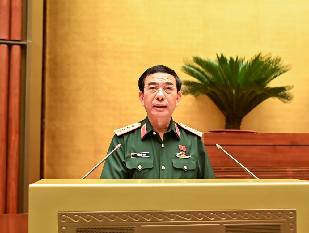 General Phan Van Giang - Politburo member, Minister of National Defense said that the People's Committees of communes are proposed to have the authority to declare border laws in one or a number of areas in the area. Photo: Pham Dong