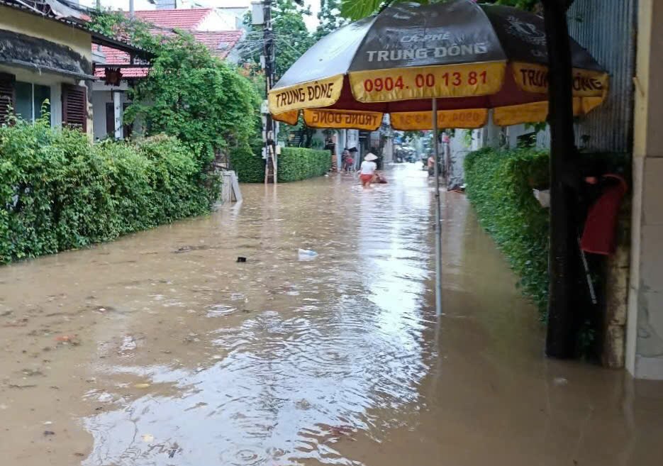 Nhieu tuyen duong ngap kha sau do mua lon. Anh: N. Minh.