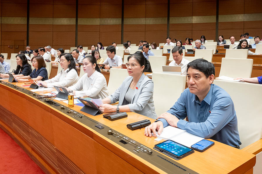 Quoc hoi nghe to