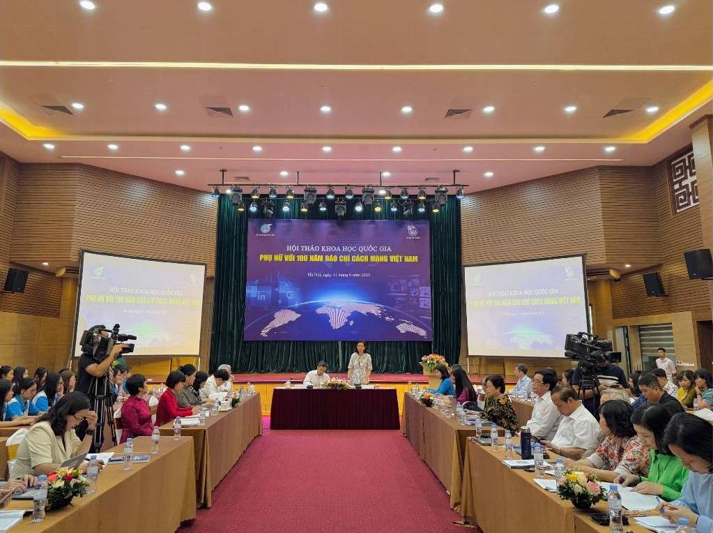 Hoi thao khoa hoc quoc gia voi chu de “Phu nu voi 100 nam Bao chi Cach mang Viet Nam”. Anh: Phuong Anh