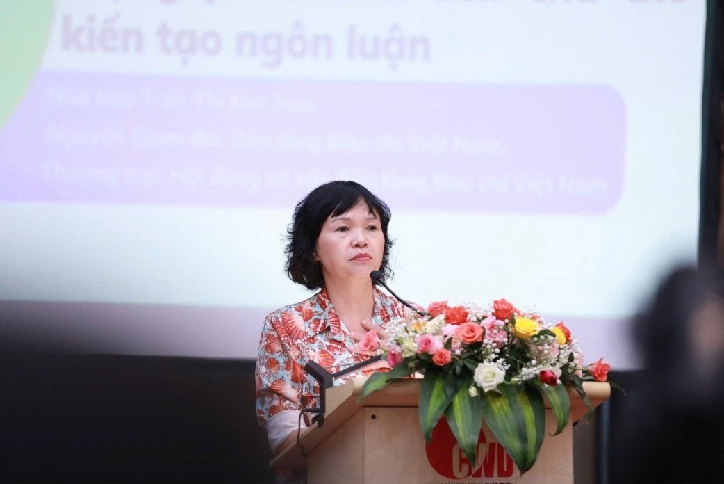 Nha bao Tran Thi Kim Hoa - nguyen Giam doc Bao tang Bao chi Viet Nam, Thuong truc Hoi dong co van Bao tang Bao chi Viet Nam - phat bieu tai Hoi thao. Anh: Thuy Thao