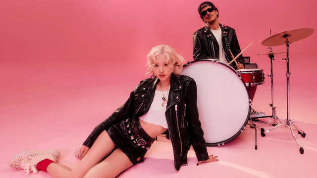 Blackpink's Rose and Bruno Mars in the MV "APT." Photo: YG Entertainment