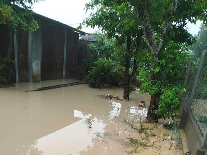 Mưa lớn ngập nhà dân ở gần dự án cao tốc Biên Hòa - Vũng Tàu đang thi công