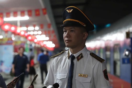 The new draft stipulates the model of a boat driving license. Photo: Xuyen Dong