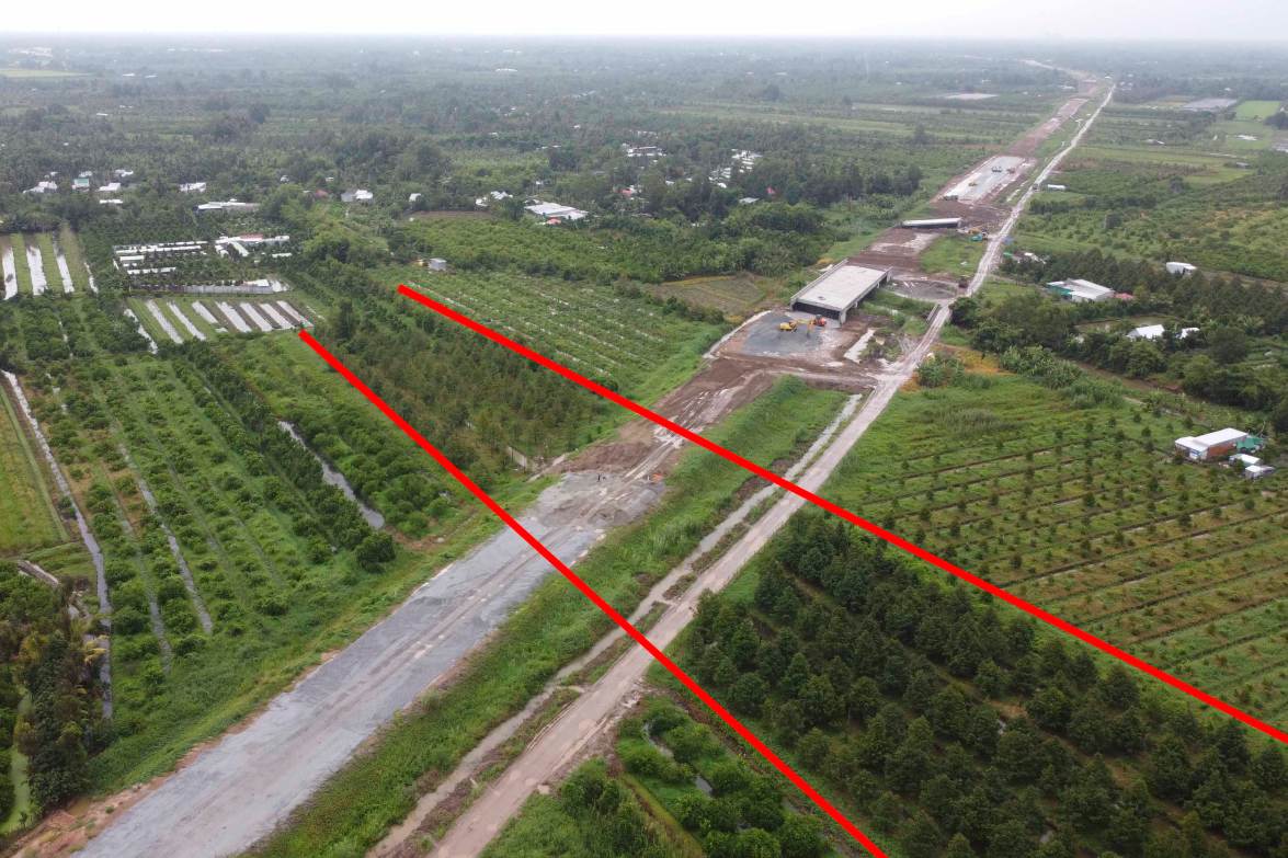 Cao toc Can Tho - Ca Mau di qua vuon sau rieng nha anh Tinh. Anh: Doan Hung