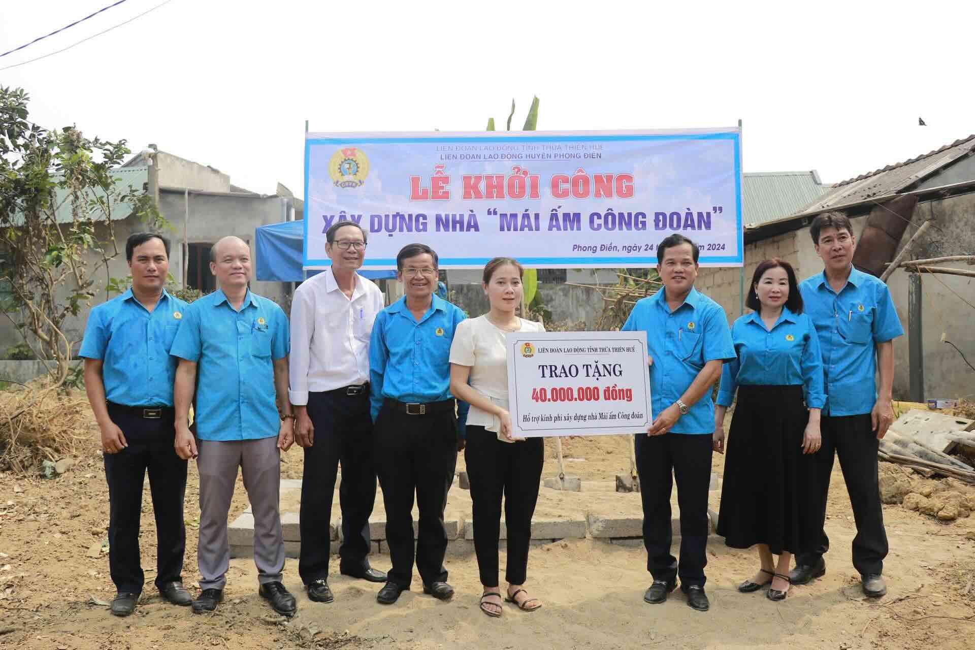 Los lideres de la Federacion Laboral de Hue otorgaron el apoyo del "Refugio sindical" a los miembros de la Union en circunstancias dificiles. Foto: H. Hien.