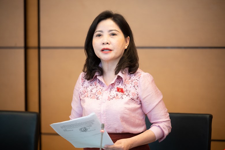 National Assembly delegate Nguyen Thu Nguyet proposed to adjust salaries for cadres and civil servants after merging provinces and communes. Photo: Quochoi.vn