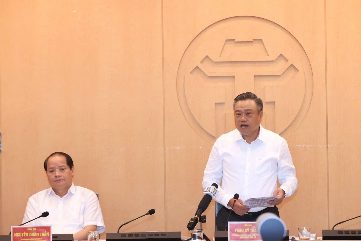 El presidente de Hanoi pidio evitar la omision mas pequeña en el desfile 2.9. Foto: Pham Linh