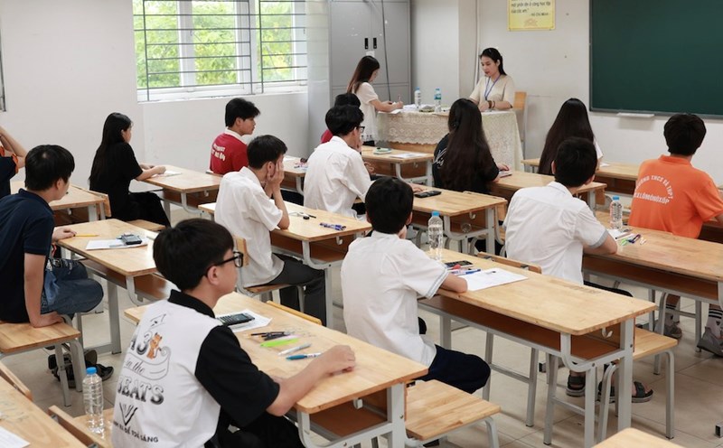 Students taking the 10th grade entrance exam in Hanoi in 2025. Photo: Hai Nguyen