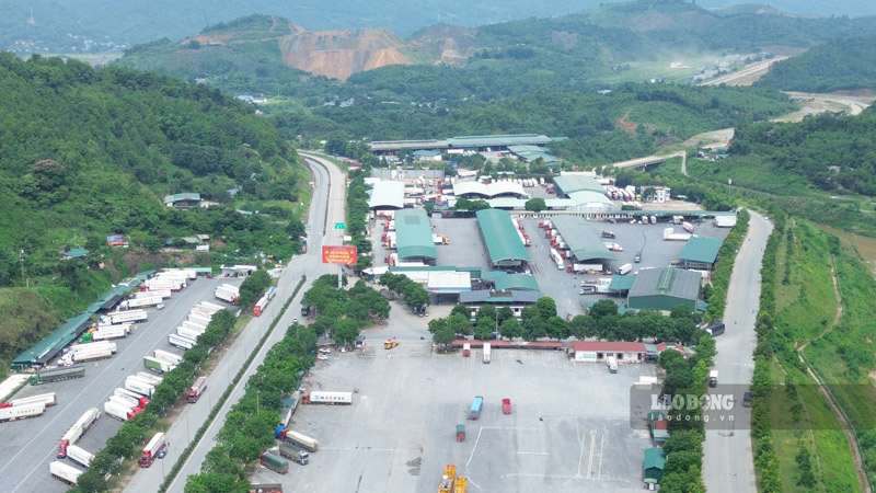 Các kho bãi đáp ứng nhu cầu vận chuyển, giao thương hàng hóa. Ảnh: Đinh Đại