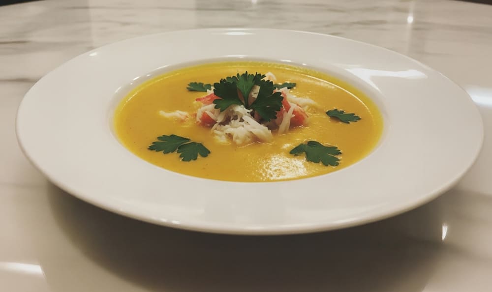 La sopa de calabaza es deliciosa y nutritiva para ayudar a cambiar el sabor por las comidas familiares. Foto: Phuong Linh