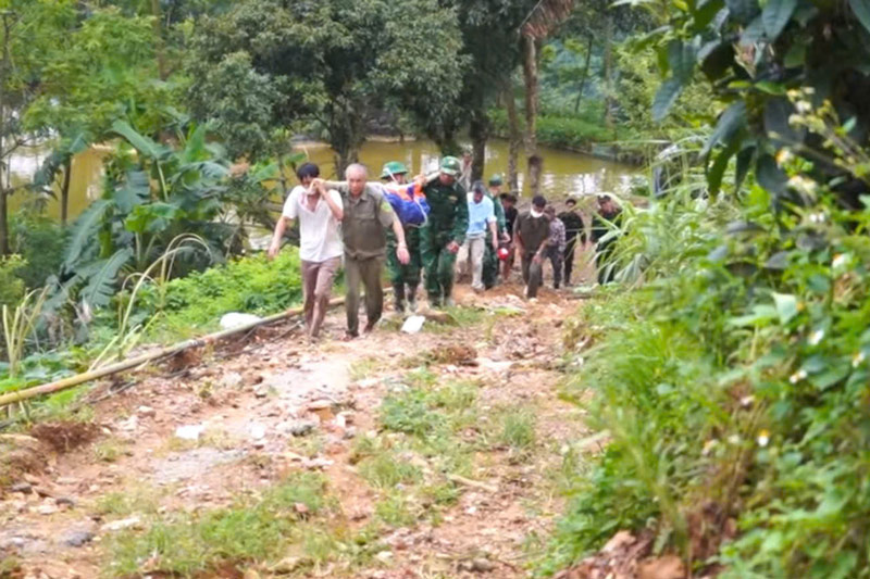 Thi thể người đàn ông ở huyện Mường Khương, tỉnh Lào Cai bị lũ cuốn trôi đã được tìm thấy. Ảnh: Người dân cung cấp