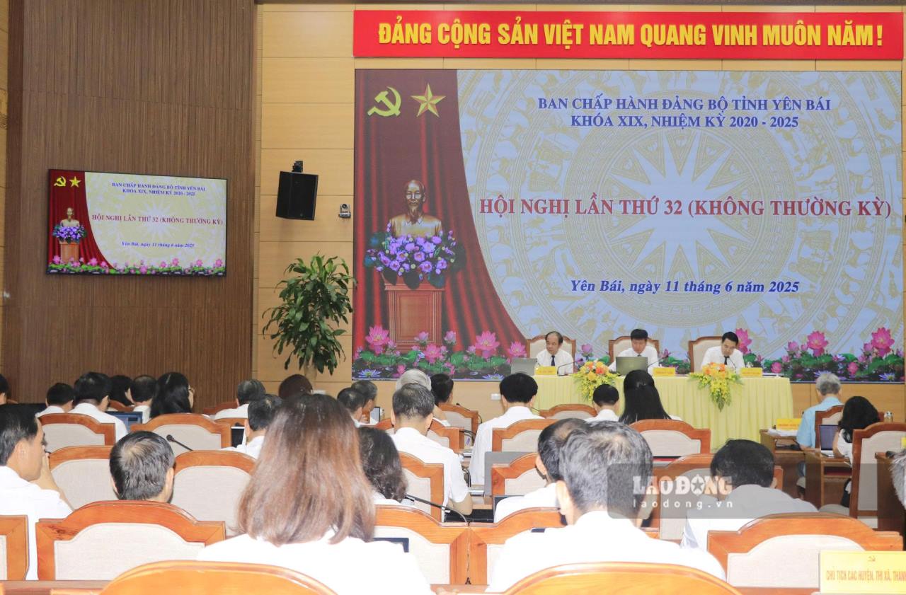 El Comite Ejecutivo del Comite del Partido Provincial de Yen Bai, termino XIX, termino 2020 - 2025 acordo el proyecto de unirse a la provincia, hacia la operacion desde 1.7. Foto: Van Duc.