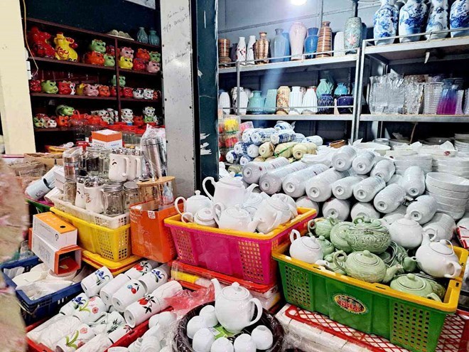 The Ministry of Finance said that there is currently a large gap in tax obligations between a declared business household and a contract household. Photo: Luc Giang