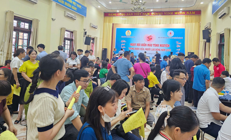 Dong dao CNVCLD Yen Bai tham gia Ngay hoi hien mau tinh nguyen nam 2025. Anh: Bao Nguyen