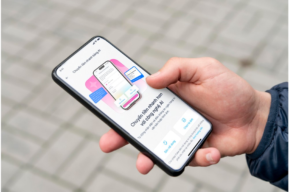 Cake digital bank pioneers in allowing the recognition of money transfer information quickly from images. Photo: Gato