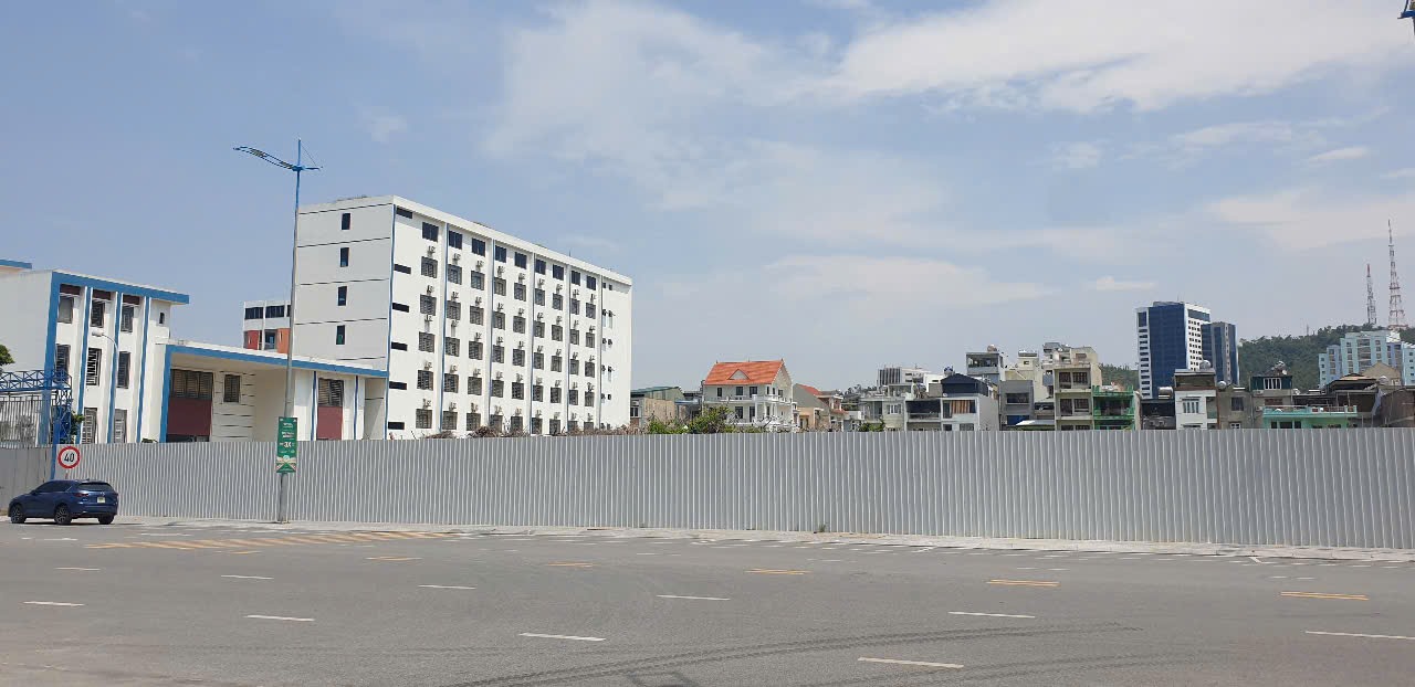 El proyecto de apartamentos y servicios comerciales en Hong Ha Ward, Ha Long City, tiene una ubicacion privilegiada. Foto: Nguyen Hung