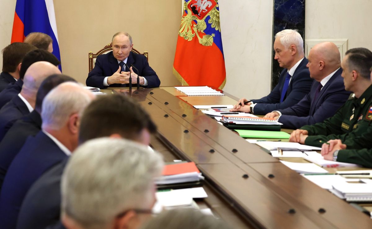 Tong thong Nga Vladimir Putin trong buoi lam viec ngay 11.6.2025. Anh: Kremlin