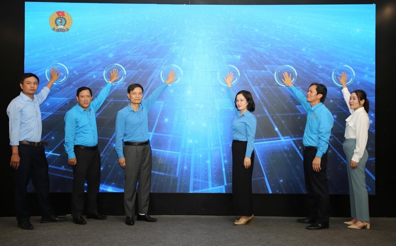 The launching ceremony of the Digital Education and Training Movement of the Quang Binh Provincial Federation of Labor was held on the morning of June 12. Photo: Cong Sang