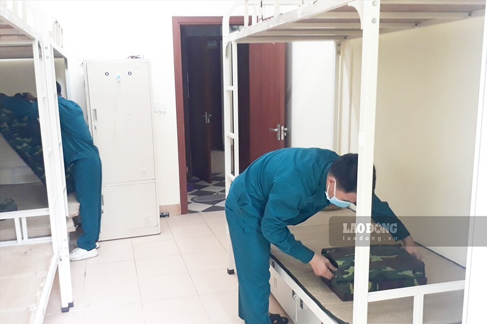 The Commander of the Commune-level Military Command must participate in the military officer training program if he has not passed the training level of college or university in the basic military. Photo: Xuan Trung