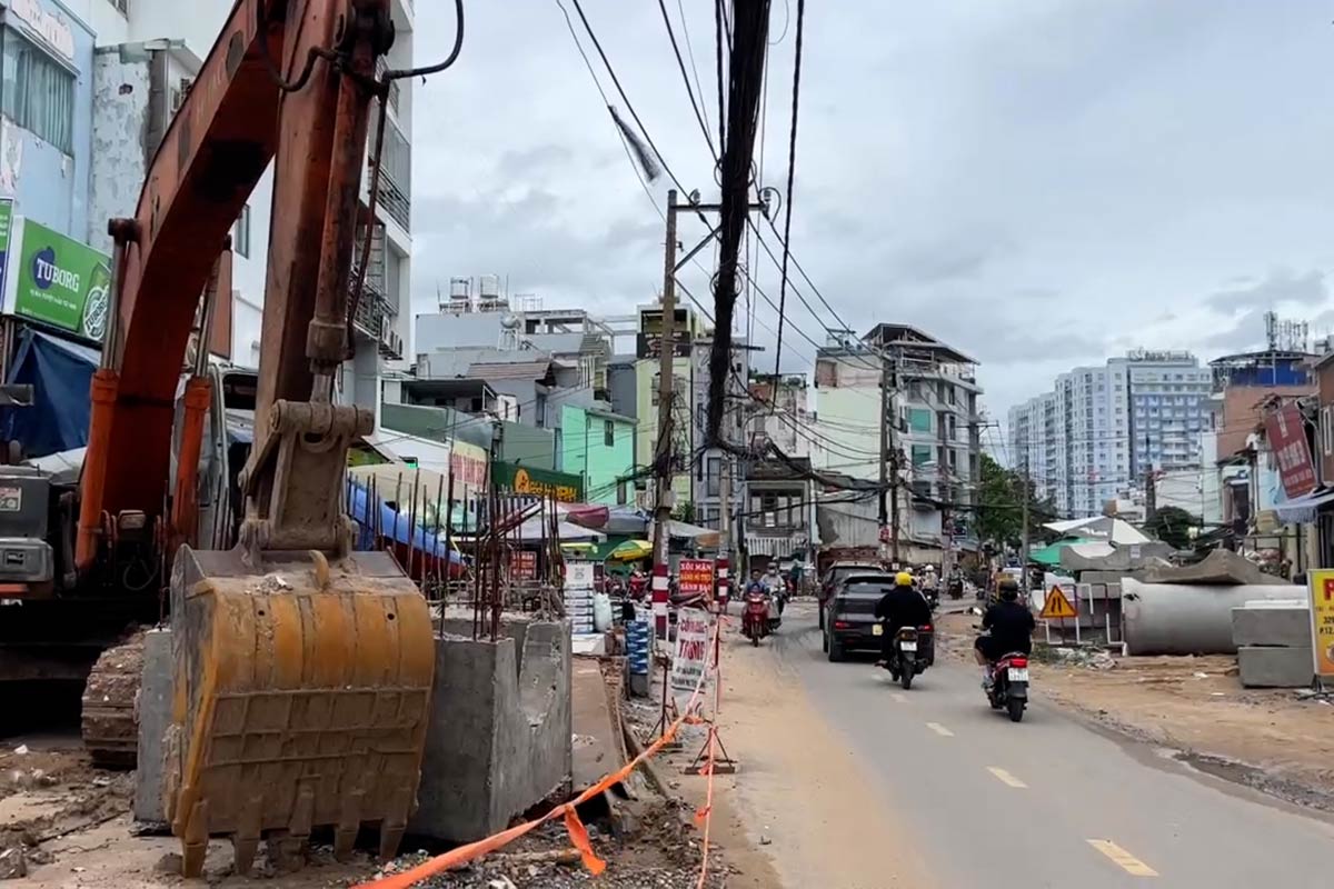 HCMC determined to clear land in June, expand inner-city traffic roads